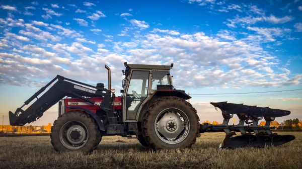 Kyntökalusto syksyltä
Massey-Ferguson 399T ja Överum
Avainsanat: Massey-Ferguson 399T