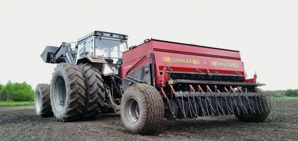 Kylvökalusto
Ysärivehkeillä mennään.
Avainsanat: Massey-Ferguson 399 Simulta