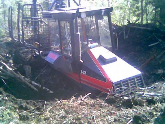 ex Valmet 832
Näin pääs käymääs joskus aikonaan. Syvemmälle ei päässyt kun perämaa tuli vastaan :D
Avainsanat: VALMET 832