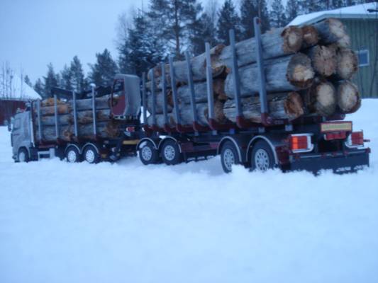 volvo FH16 520 ja jyki
hongat ei välttämättä oo oikijassa mittakaavassa
