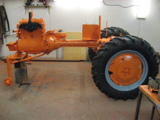 Allis-Chalmers Model B vm. 1954
Puoliksi renkaillaan
Avainsanat: Allis-Chalmers Allis