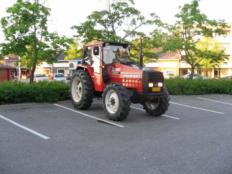 Valmet 905 kaupungilla
tuli käytyä harrasteajoneuvo tapahtumassa Volvo Bm Valmet 905 vm1983 
