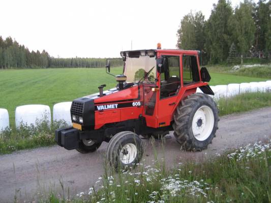 Valmet 605
9150 h ja kyllä pelaa...
Avainsanat: 605 valmet