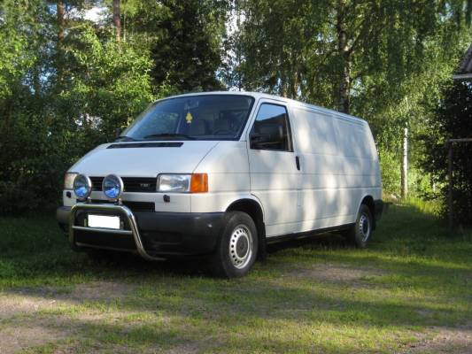 Vw Transporter 2,5 TDI
nyt rupee oleen volkkari  iskussa...tuli webasto laitettua kuntoon ja webaston ohjain laitteen ostin...valorauta,lamput ja xenon muutos sarja ja äärivalot...
Avainsanat: xenon vw transporter äärivalot