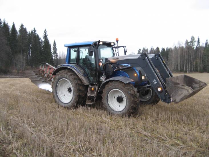 Valtra n111 eh ja kverneland 5x14
syys kyntöjä...
Avainsanat: valtra n 111 eh kverneland