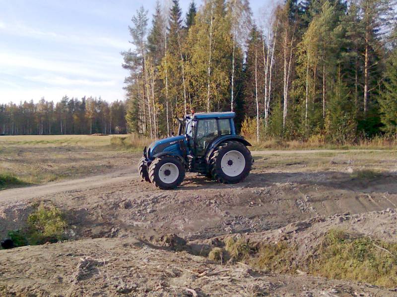 valtra n 111eh
löyty puhelimesta tommonen syksynen kuva 
Avainsanat: valtra n 111 eh