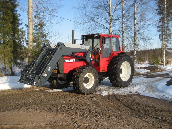 Valmet 905 ja Q66
Rupee oleen 905:nen iskussa kevään koitoksiin..
Avainsanat: 905 66