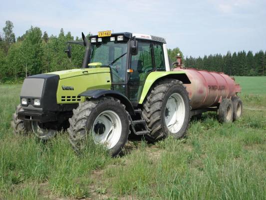 Lietteen ajoa
Valtra 8150 ja Paskervilleri
Avainsanat: Valtra 8150 Paskervilleri