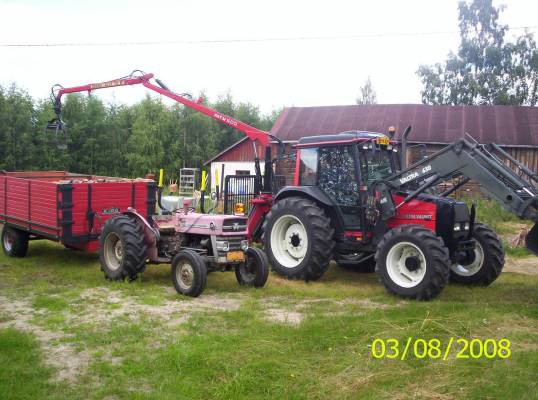 Halon lastausta
Massey-Ferguson 135 + Kipa & Valta 900 +Patu
Avainsanat: Valtra Massey-Ferguson Patu