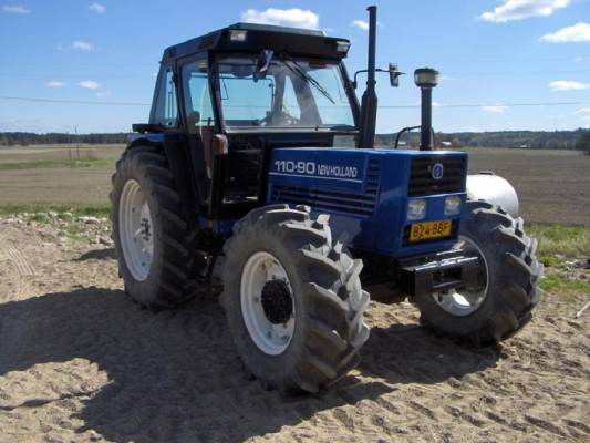 New Holland 110-90
Avainsanat: NewHolland 110-90