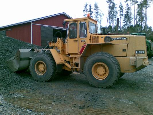 Volvo L90
