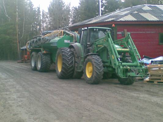 Päätin poiketa kahvilla kotona kun ajettiin koti kulmille paskaa
