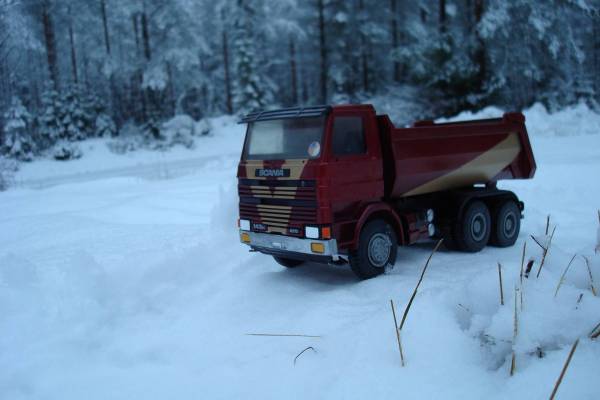 scania 143
vähän rakenneltu ja maalailtu sivuaura alusterä oottaa paikalle laittoa ja aura pitäs viellä tehä rahtarit tarra on laitettu sisälle on kannettava ja eväskassi kertokaa vinkkejä jos ton kopin saa purettua ilman et katkasee niitä kahta kiinnikettä
Avainsanat: emek pinoismalli scania 143