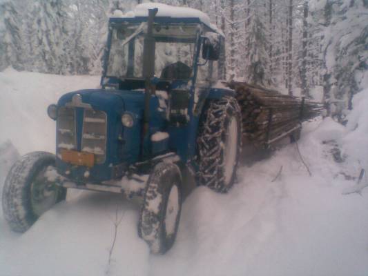 Fordson super major 
majorilla ja reellä puun ajos 
Avainsanat: fordson super major reki puunajo