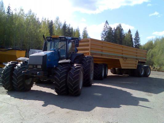 Valtra 8550+ vankkuri
Ainoa oikea yhdistelmä. Älkää väittäkö muuta :)
