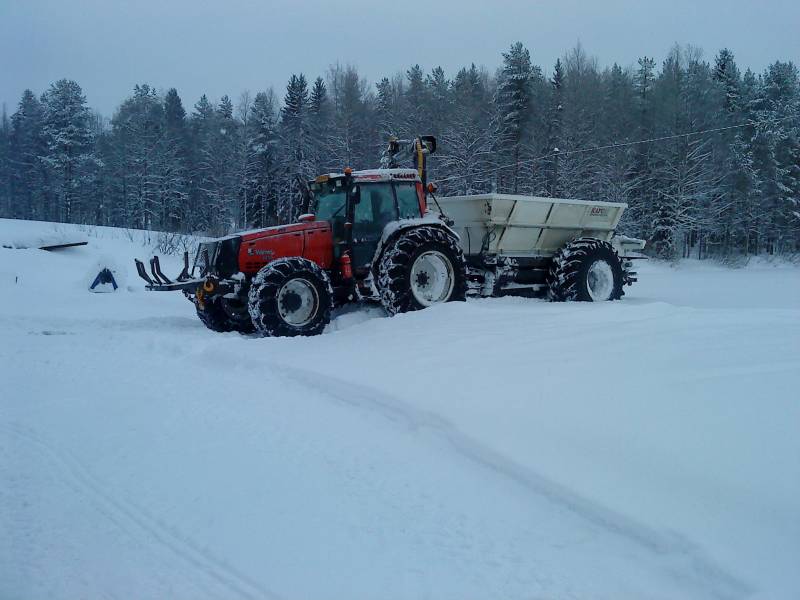 Valmet 8750, Kronos ja uuven karhee Kapu
Avainsanat: valmet 8750 kronos kapu kalkinlevitin