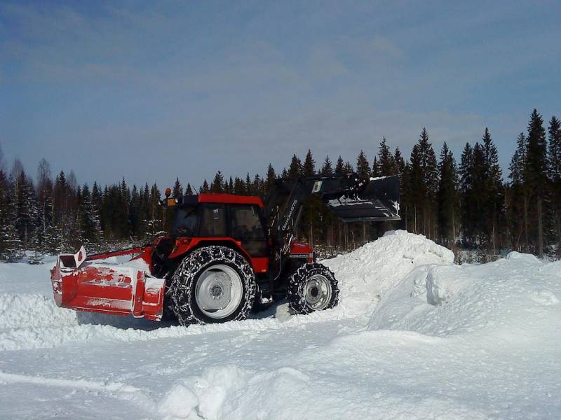 Case IH 5120 ja AT 240
Avainsanat: case maxxum ala-talkkari