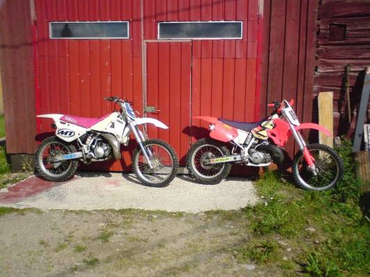 Yamaha YZ 125 ja Honda CR 250
Avainsanat: yamaha honda