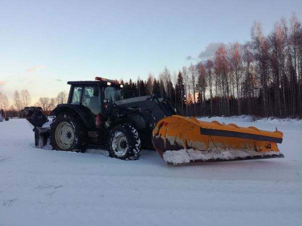 Valtra N111 - Leppä - Vuomet
Avainsanat: Valtra N111 leppä vuomet