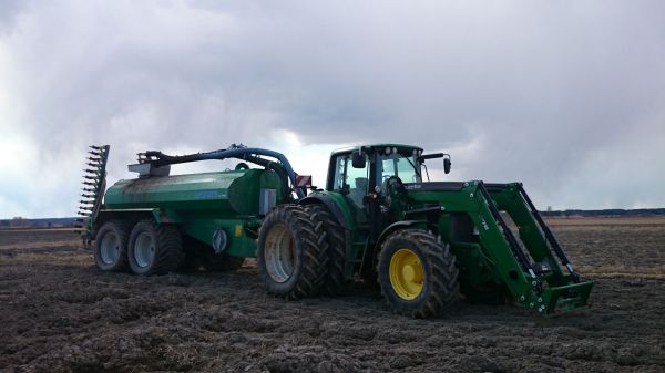 John Deere 7530 & Agronic 17m3
Lietteen multausta
Avainsanat: John Deere 7530 Agronic