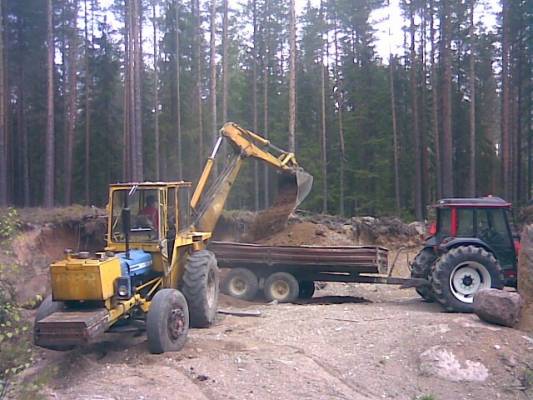 Soran ajoa.
vammas kersantti & valtra valmet 800, maansiirtovaunu velsa 75.
Avainsanat: vammas valtra valmet velsa