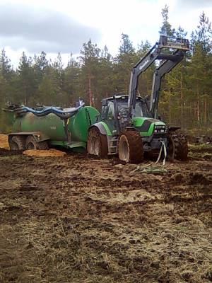 Deutz 165.7+matti 17 kuutiota
Istu 
Avainsanat: Deutz-Fahr