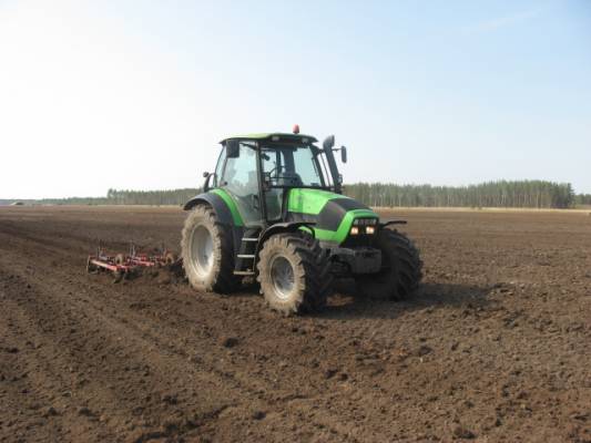 Deutz 130 profiline
Ensimmäisiä äestyksiä
