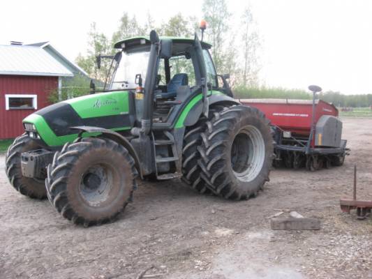 Deutz 130 ja konsgilde 
Heinäsiemenen kylvöjä
