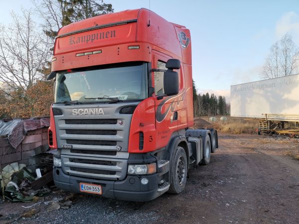 Scania Rxxx
Viimeseks omaks jäi pihalle seisomaan orkkiksena 500 Vinkkeli, hiukan parempi vedoltaan on, mutta myös janoinen.
