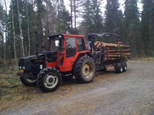 705 ja hakki
koulun mettäkone
Avainsanat: valmet 705