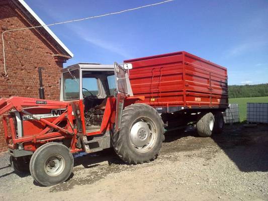 1000 h ajettu MF 590 ja korotettu tuhti ( n. 160 hl)
kärryjä pesin. mahtaisko verku viedä viljakuormaa?
Avainsanat: massey ferguson