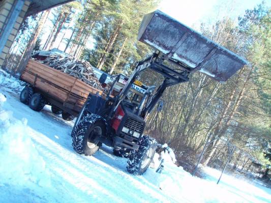 Valmet & Vreten & Velsa 
Kesähelteiden keskelle viilee talvikuva arkiston kätköistä 
Avainsanat: Valmet Velsa