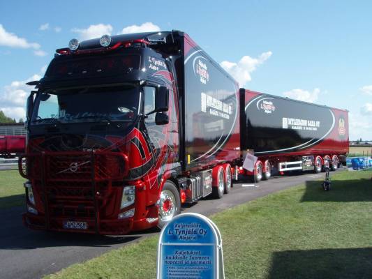 Tynjälän The Red Stripe Volvo Fh
Auringonpaiste ei suosi kuvaamista niinkö kuvastakin näkyy. Sekundaa pukkaa.. 
Avainsanat: Tynjälä Volvo Fh