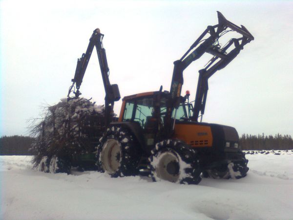 Mezzo nokkii Kronoksella rankoja
Rajanaapurin Valtra 6800 + MP-Lift 255 & RKP + Kronos 5010 rankoja ajamassa
Avainsanat: Valtra 6800 MP-Lift 255 Kronos 5010 RKP