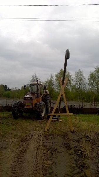 Xmen pipe stand.. :D
Jos tarvii lietepumpun täyttöputkelle nopeasti ja helposti valmistuvan tukevan jalustan suhteellisen hyvällä korkeussäätömahdollisuudella niin semmosen saa tehtyä kahdesta lankusta sekä yhdestä välipuusta kun ne lyö kuvan mukaiseen X-asentoon. Hyvin toimii.
Avainsanat: lietepumpuntäyttöputkenjalka