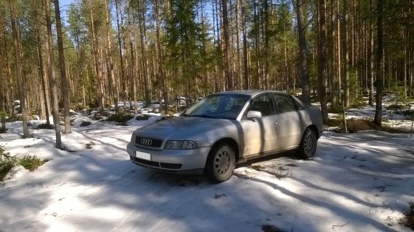 Neljä kertaa neljä Anelonen kuutosella
Vähä niinkö sattumalta tuli ostettua tuommonen orkkis stance A4 2.8 v6 " Patumallin allroad quatro". Nyt sitte tullu testailtua mihin siitä on vai onko siitä mihinkään :D :D Etenemiskyky kiitettävä kestopäällysteellä sekä myös kunnon lumisohjossa pohojaa myöten.. :D 
Avainsanat: Audi Quatro B5