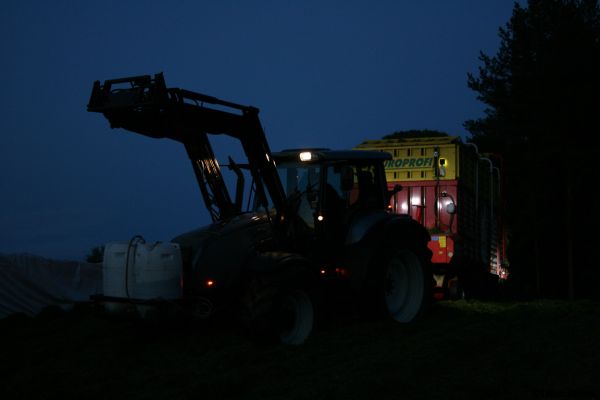 Illan suussa 2. satoa
Valtra T170 '05 
Pöttinger Europrofi 5000
Avainsanat: Valtra 170 Pöttinger 5000 Europrofi