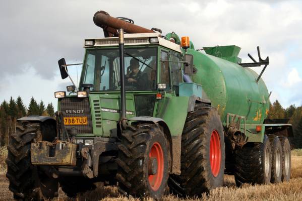 Ruskapaska
Fendt 612 LS A Turbomatik & 17m³ 
- www.dy.fi/m4v -
Avainsanat: Fendt liete 612