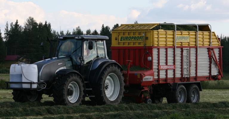 Valtra T170 & Pöttinger Europrofi 5000
T170 ja Europrofi 5000 toisella sadolla
- www.dy.fi/m4v -
Avainsanat: Valtra T170 Pöttinger