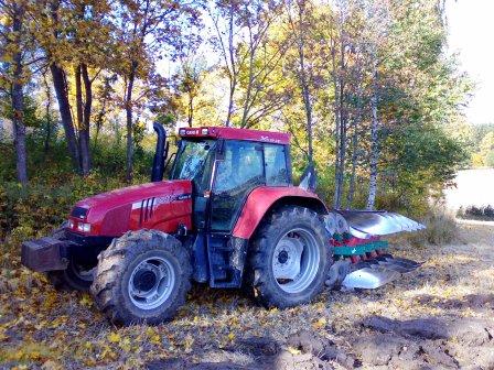 Case IH CS110 ja Kverneland ES80:it
