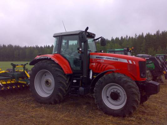 Massey-Ferguson 6495
Kone oli suorakylvöpäivässä Loimaalla
