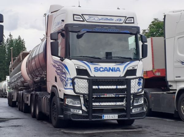 Klikkaa kuvaa nähdäksesi se täysikokoisena
==============
A-Rahdin Scania
A-Rahti Oy:n Scania b-juna.
Avainsanat: A-Rahti Scania B-juna ABC Hirvaskangas A-Rahdin Scania
A-Rahti Oy:n Scania b-juna.
Avainsanat: A-Rahti Scania B-juna ABC Hirvaskangas