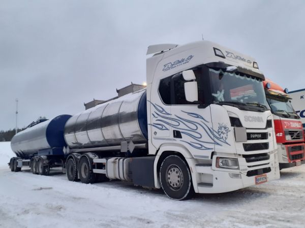 A-Rahdin Scania R650
A-Rahti Oy:n Scania R650 säiliöyhdistelmä.
Avainsanat: A-Rahti Scania R650 Shell Hirvaskangas