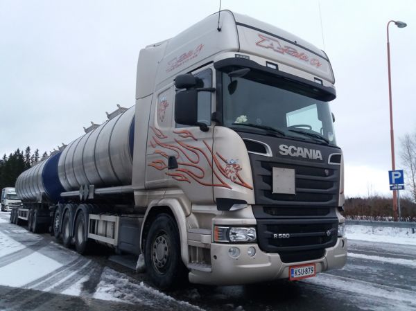 A-Rahdin Scania R580
A-Rahti Oy:n Scania R580 säiliöyhdistelmä.
Avainsanat: A-Rahti Scania R580 ABC Hirvaskangas