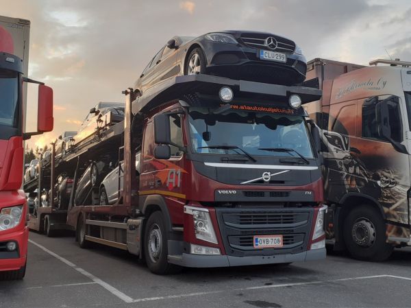 A1-Autokuljetuksen Volvo FM500
A1-Autokuljetus Oy:n Volvo FM500 autojenkuljetusyhdistelmä.
Avainsanat: A1-Autokuljetus Volvo FM500 ABC Hirvaskangas