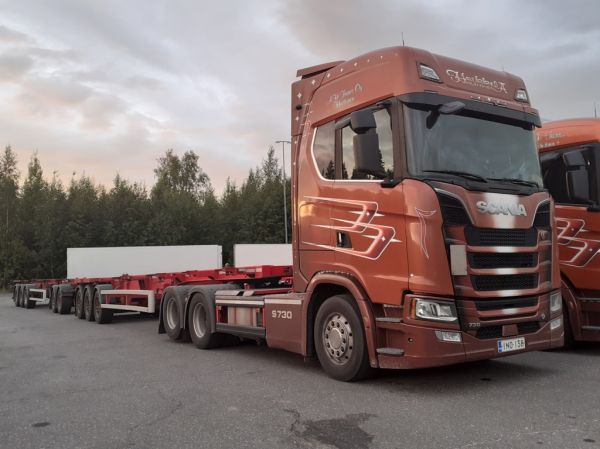 AH Transin Scania S730
AH Trans Oy:n Scania S730 hct-yhdistelmä
Avainsanat: AH-Trans Scania S730 ABC Hirvaskangas Hct