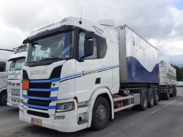 AH-Transin Scania R540
AH-Trans Oy:n Scania R540 täysperävaunuyhdistelmä.
Avainsanat: AH-Trans Scania R540 ABC Hirvaskangas Paavo Woikoski