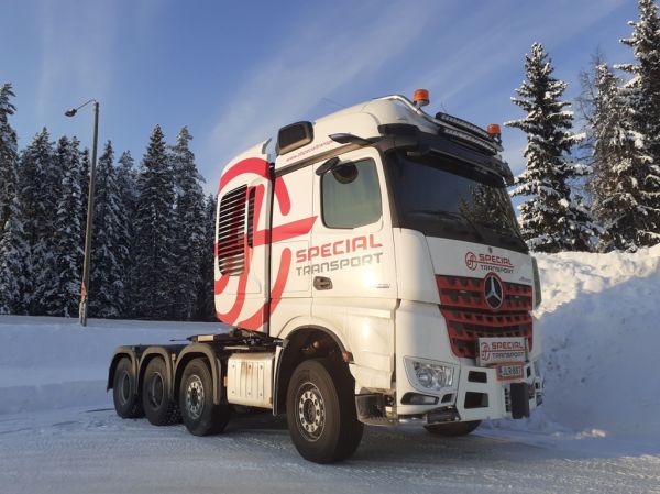 AT Special Transportin MB 4463 Arocs
AT Special Transportin MB 4463 Arocs rekkaveturi.
Avainsanat: ATSpecialTransport MB 4463 Arocs ABC Hirvaskangas