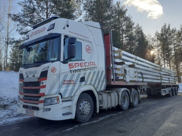 AT Special Transportin Scania R500
AT Special Transportin ajossa oleva A Joutsi Ky:n  Scania R500 puoliperävaunuyhdistelmä.
Avainsanat: ATSpecialTransport Joutsi Scania R500 ABC Hirvaskangas