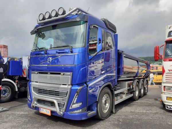 A Förbomin Volvo FH16
A Förbomin Volvo FH16 sora-auto.
Avainsanat: Förbom Volvo FH16 Himos22